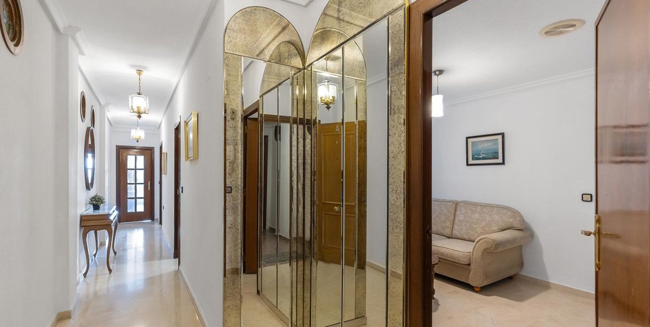 Reventa - Apartamento / piso -
Torrevieja - Paseo maritimo