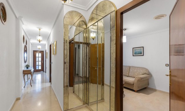 Reventa - Apartamento / piso -
Torrevieja - Paseo maritimo