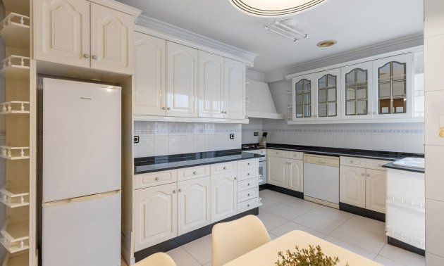 Reventa - Apartamento / piso -
Torrevieja - Paseo maritimo