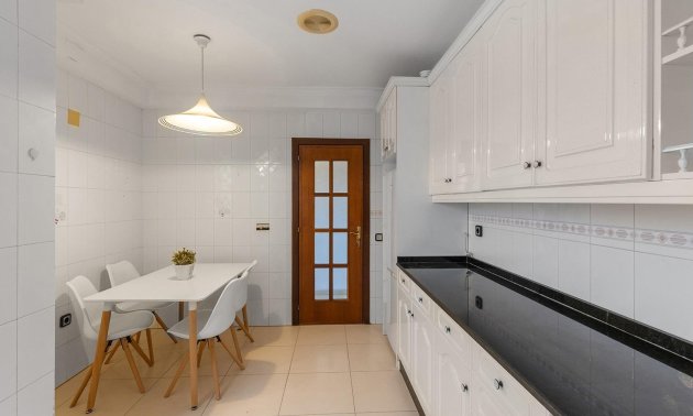 Reventa - Apartamento / piso -
Torrevieja - Paseo maritimo