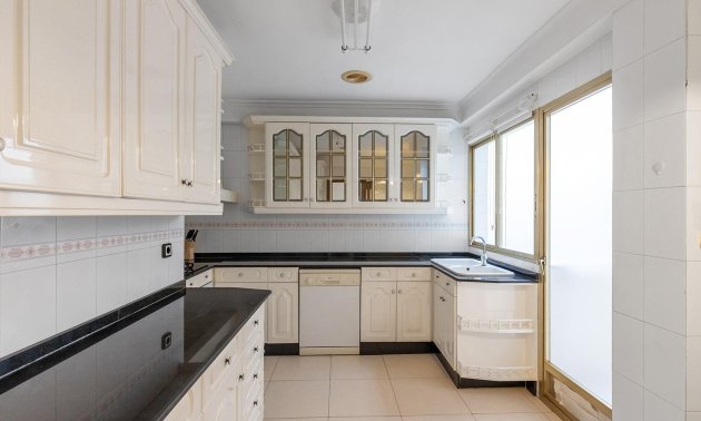 Reventa - Apartamento / piso -
Torrevieja - Paseo maritimo