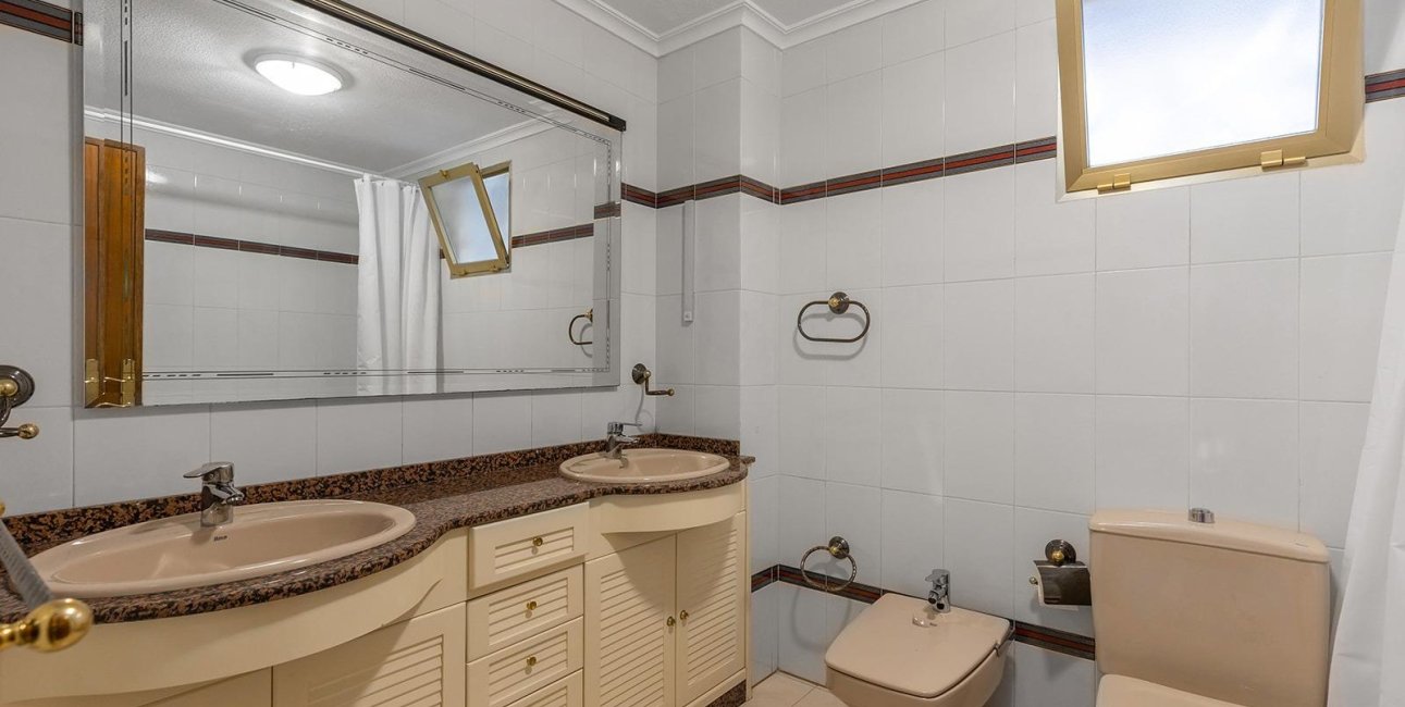 Reventa - Apartamento / piso -
Torrevieja - Paseo maritimo