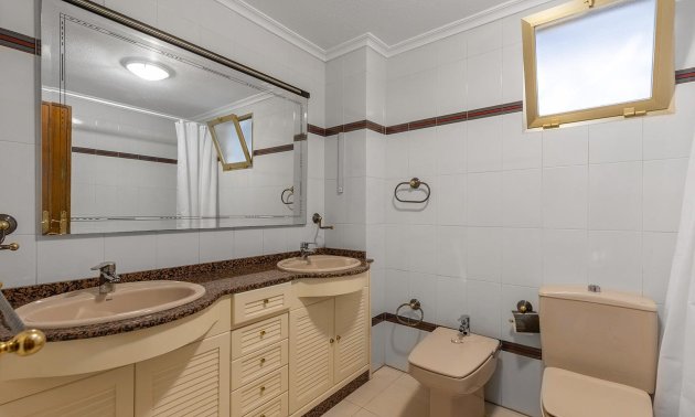 Reventa - Apartamento / piso -
Torrevieja - Paseo maritimo