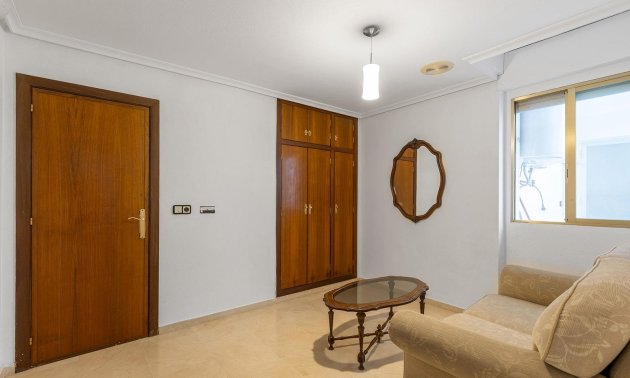 Reventa - Apartamento / piso -
Torrevieja - Paseo maritimo