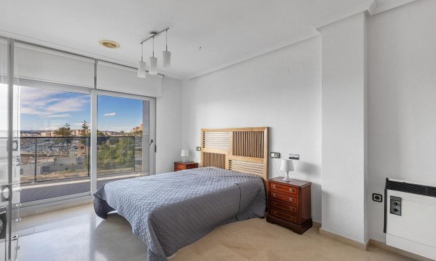 Reventa - Apartamento / piso -
Torrevieja - Paseo maritimo