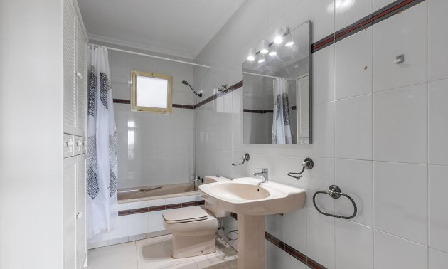 Reventa - Apartamento / piso -
Torrevieja - Paseo maritimo