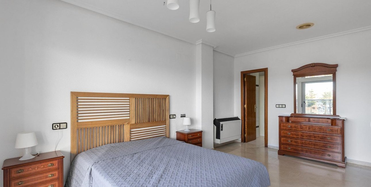 Reventa - Apartamento / piso -
Torrevieja - Paseo maritimo