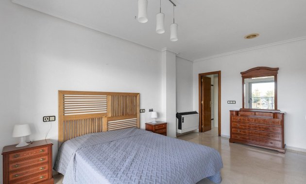 Reventa - Apartamento / piso -
Torrevieja - Paseo maritimo