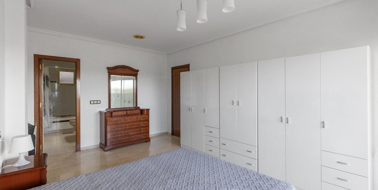 Reventa - Apartamento / piso -
Torrevieja - Paseo maritimo