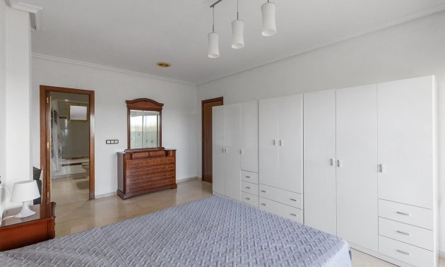 Reventa - Apartamento / piso -
Torrevieja - Paseo maritimo