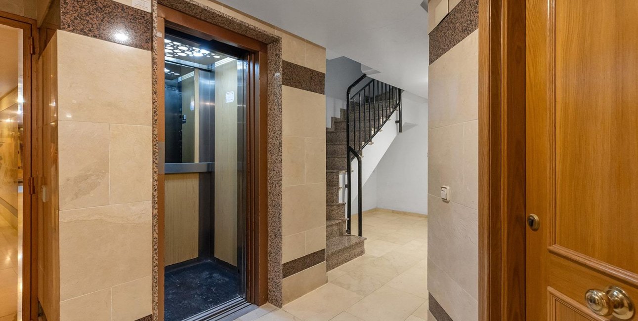 Reventa - Apartamento / piso -
Torrevieja - Paseo maritimo