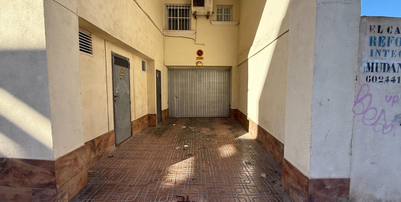 Alquiler a largo plazo - Garaje -
Torrevieja - Centro