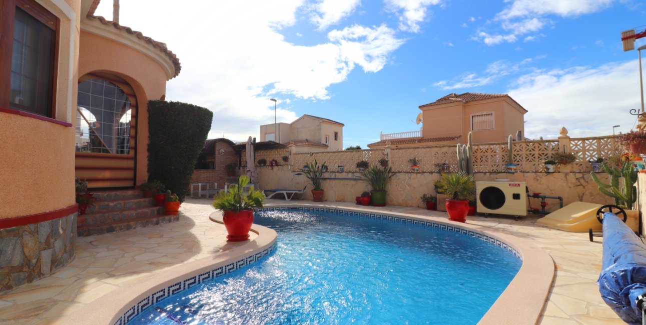 Resale - Villa -
Ciudad Quesada - Atalayas