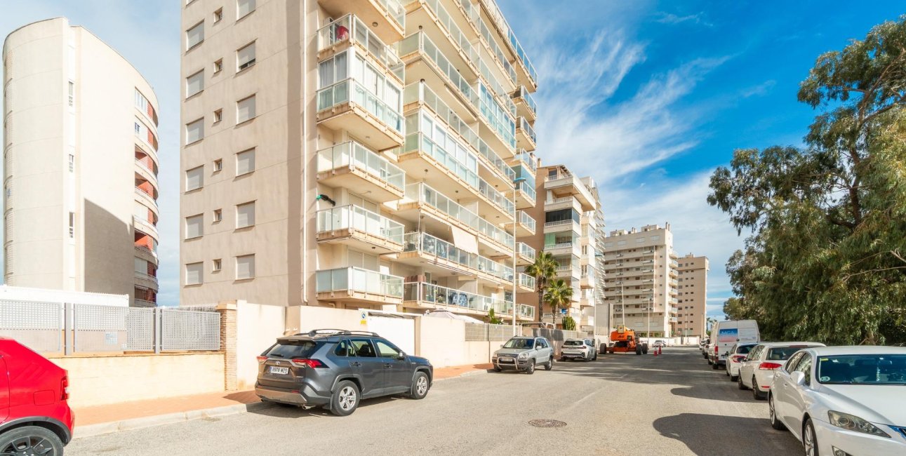 Resale - Apartment / flat -
Guardamar del Segura - Puerto Deportivo