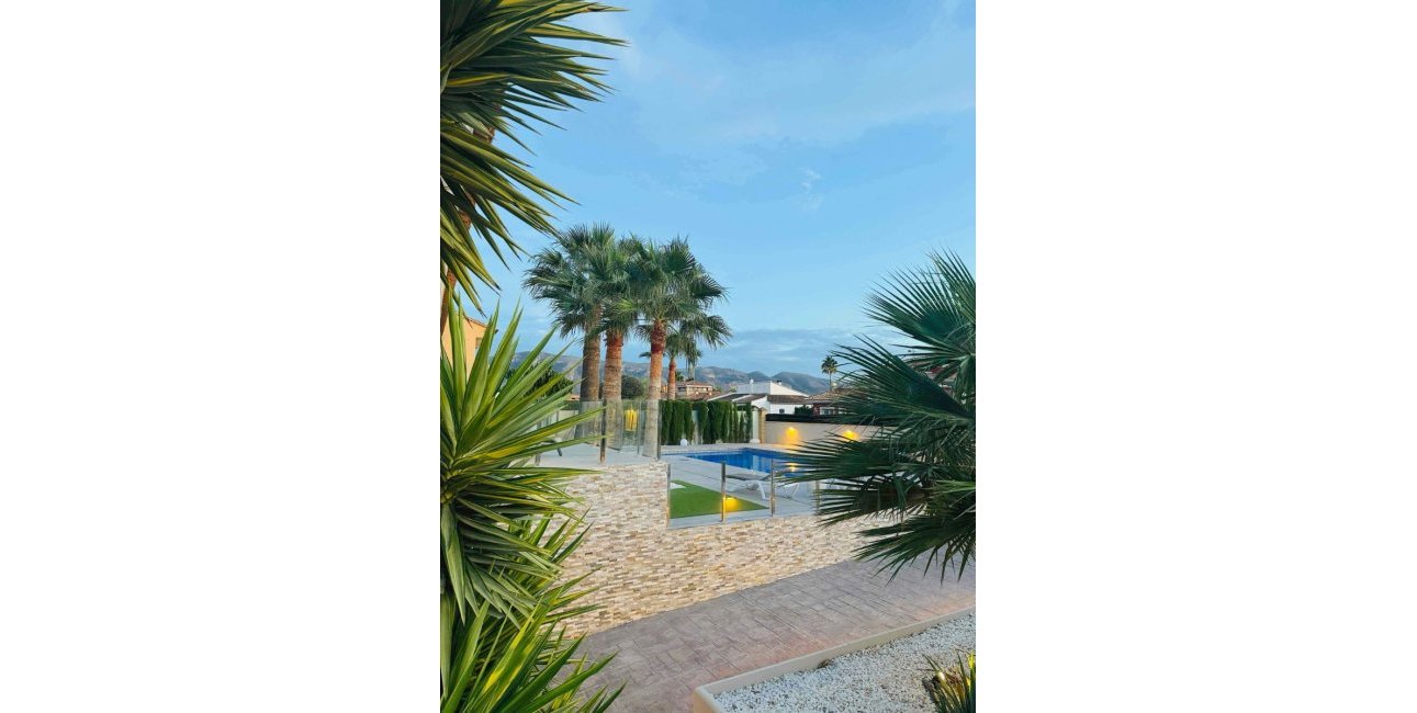 Resale - Villa -
Alfas del Pí - pueblo