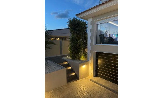 Resale - Villa -
Alfas del Pí - pueblo