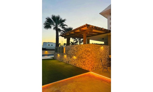 Resale - Villa -
Alfas del Pí - pueblo