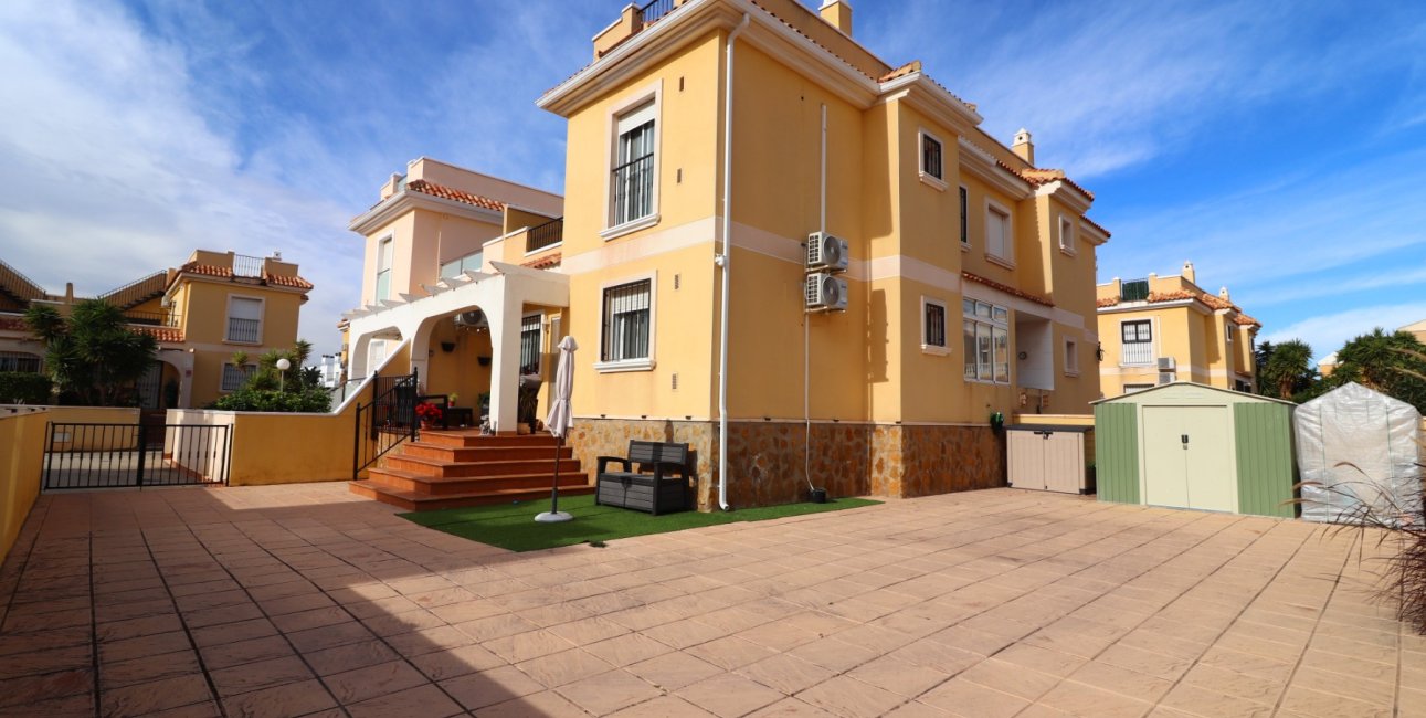 Resale - Townhouse -
Ciudad Quesada - Lo Marabu