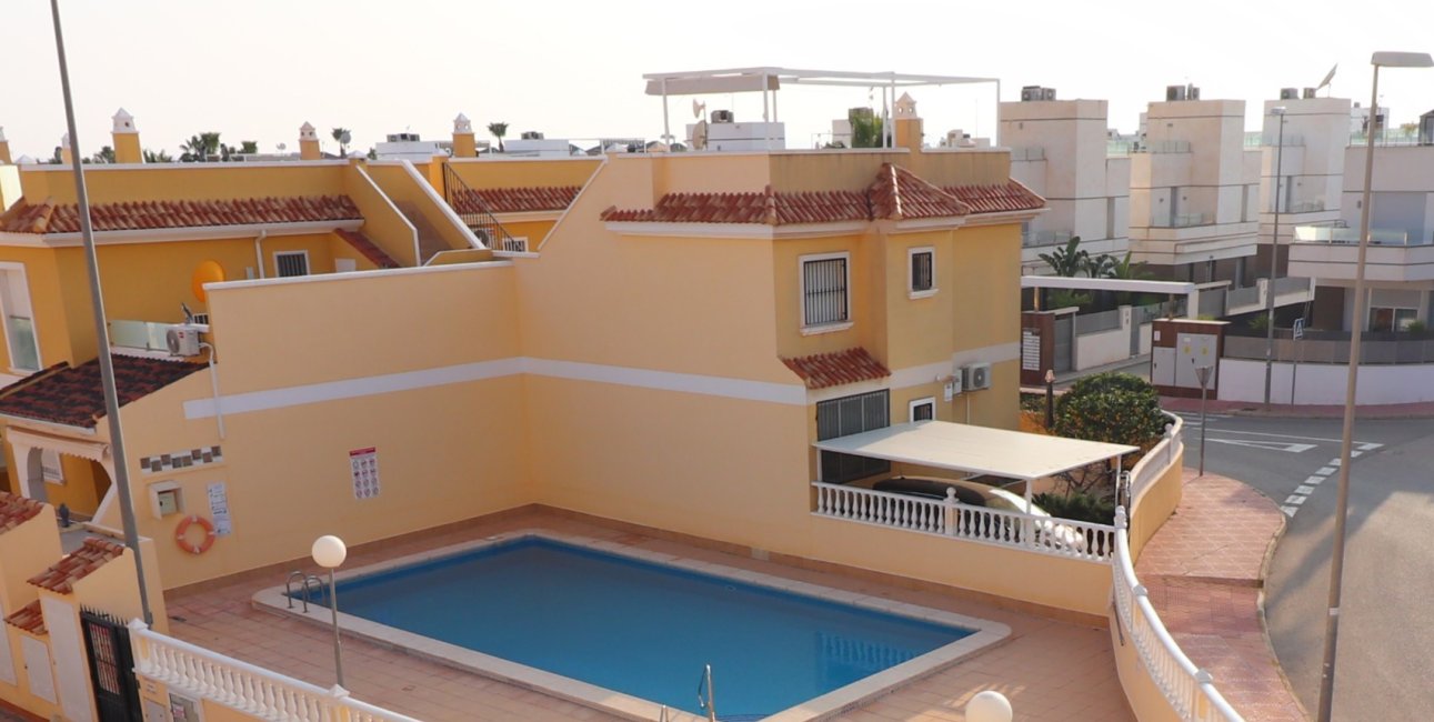 Resale - Townhouse -
Ciudad Quesada - Lo Marabu