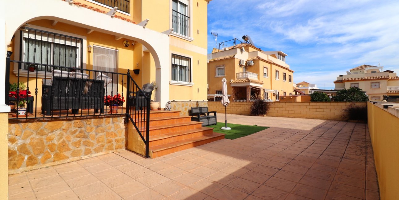 Resale - Townhouse -
Ciudad Quesada - Lo Marabu