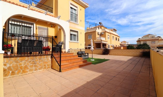 Resale - Townhouse -
Ciudad Quesada - Lo Marabu
