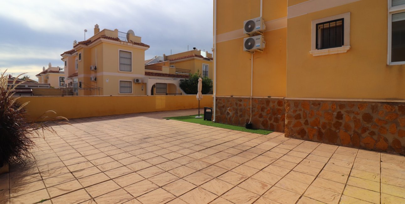 Resale - Townhouse -
Ciudad Quesada - Lo Marabu