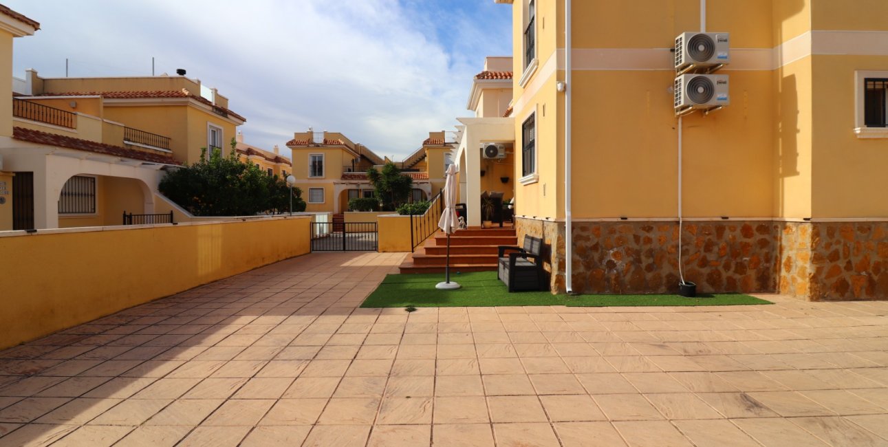 Resale - Townhouse -
Ciudad Quesada - Lo Marabu