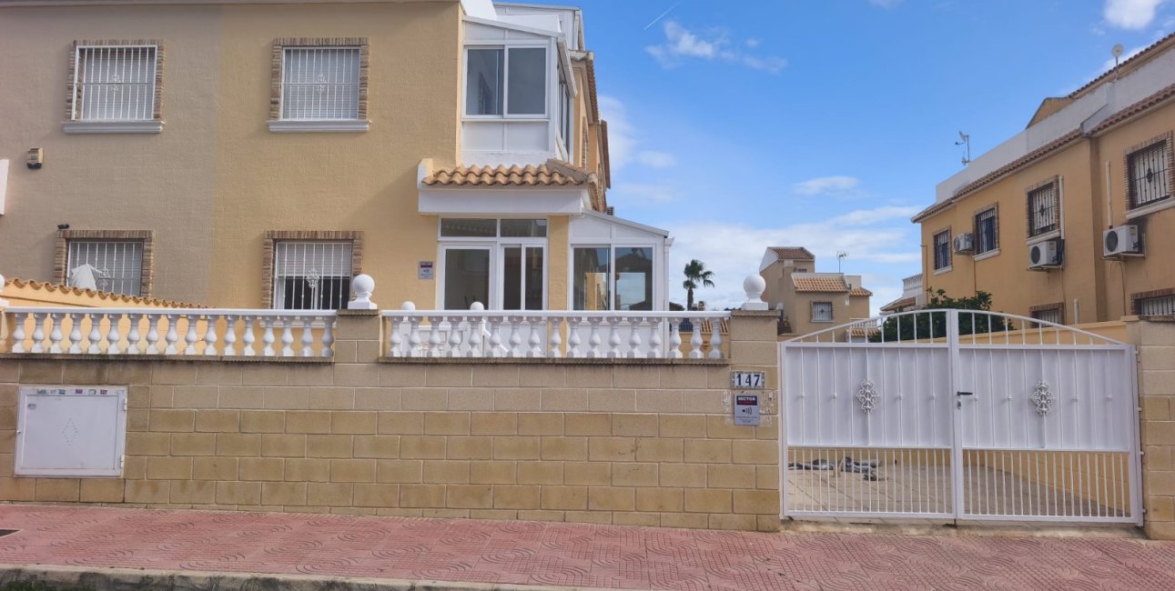 Resale - Townhouse -
Ciudad Quesada - Lo Marabu