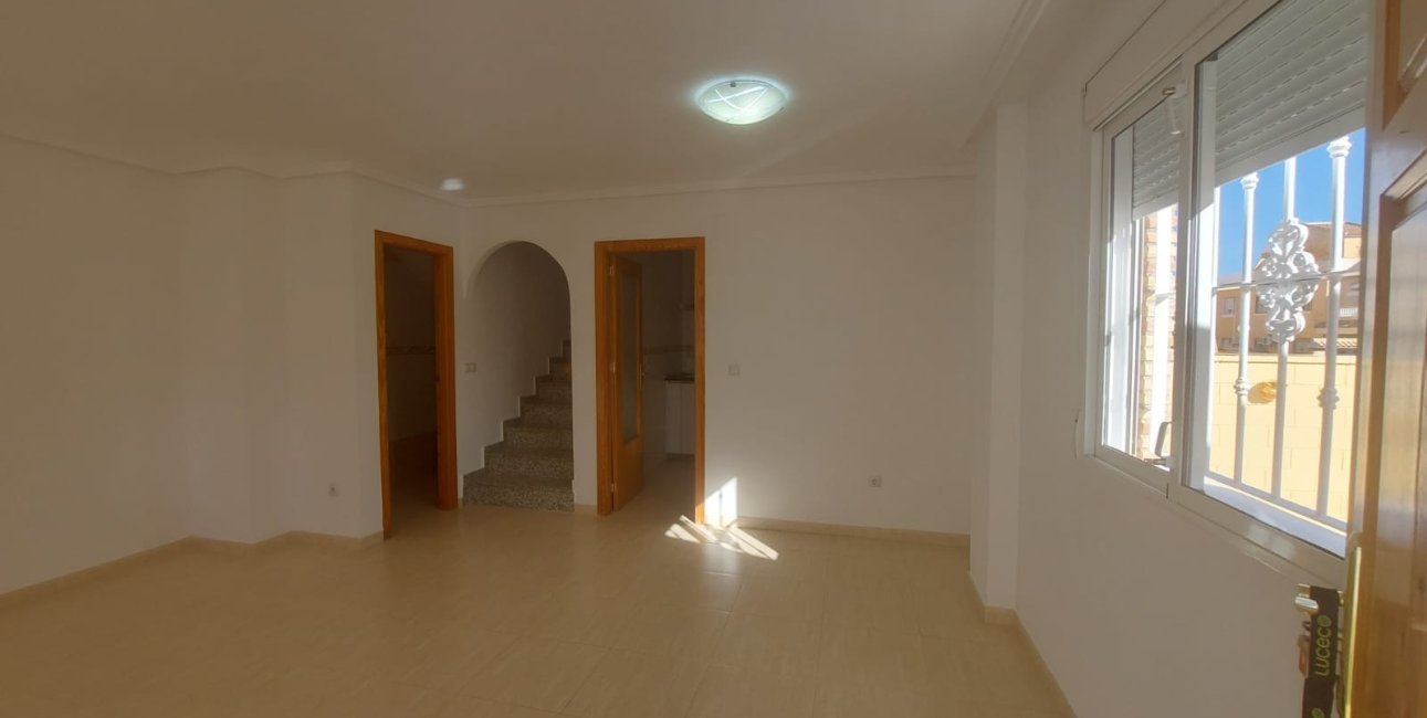 Resale - Townhouse -
Ciudad Quesada - Lo Marabu