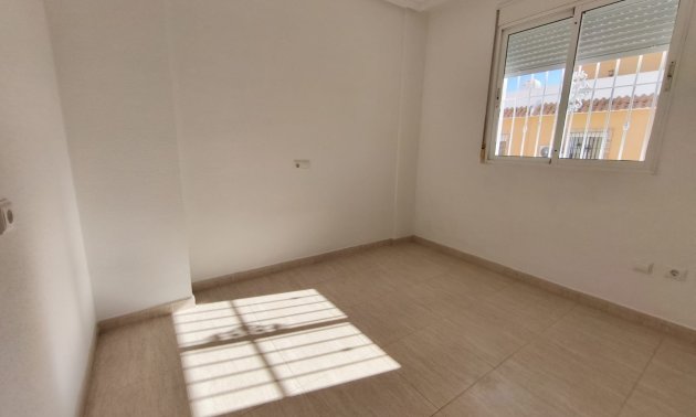 Resale - Townhouse -
Ciudad Quesada - Lo Marabu