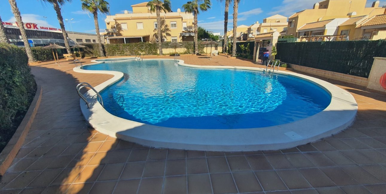 Resale - Townhouse -
Ciudad Quesada - Lo Marabu