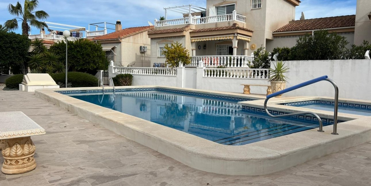 Resale - Villa -
Algorfa - Montemar