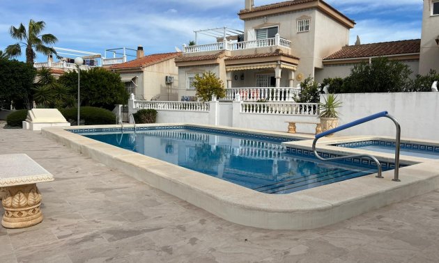 Resale - Villa -
Algorfa - Montemar