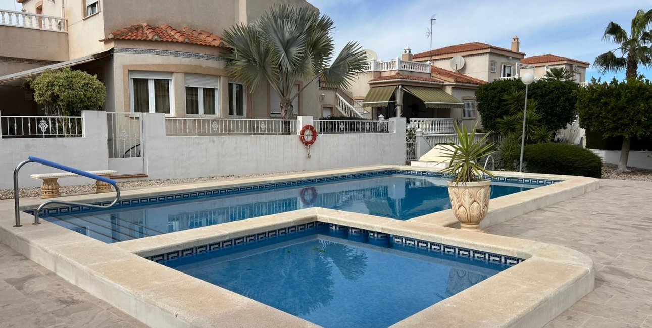 Resale - Villa -
Algorfa - Montemar