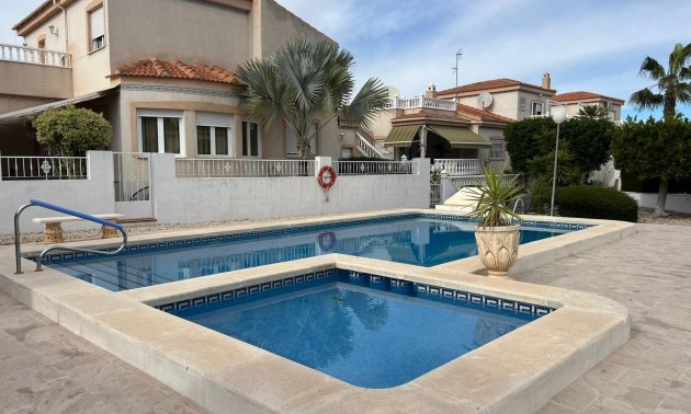 Resale - Villa -
Algorfa - Montemar