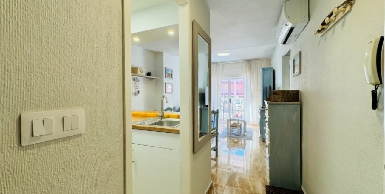 Resale - Apartment / flat -
Torrevieja - Puerto Romano