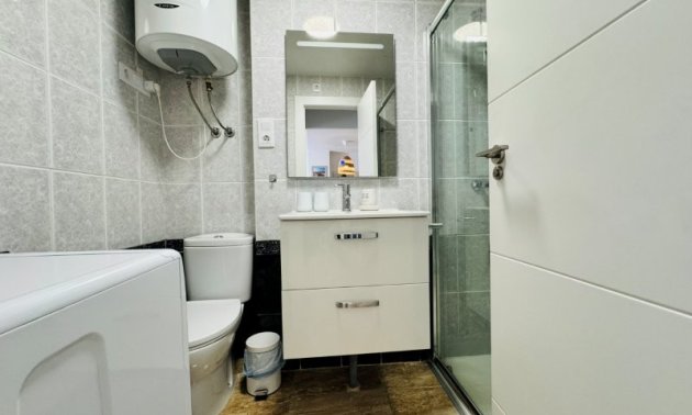 Resale - Apartment / flat -
Torrevieja - Puerto Romano