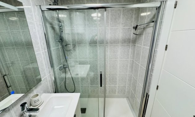 Resale - Apartment / flat -
Torrevieja - Puerto Romano