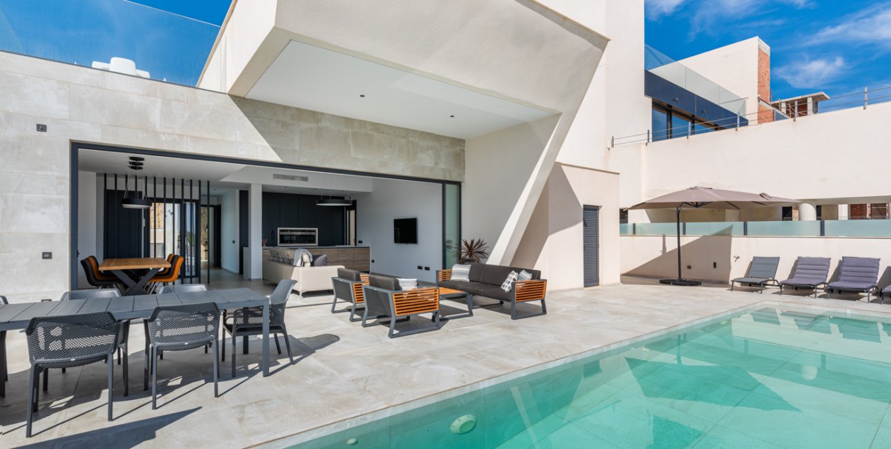 Resale - Villa -
Ciudad Quesada - Pueblo Lucero