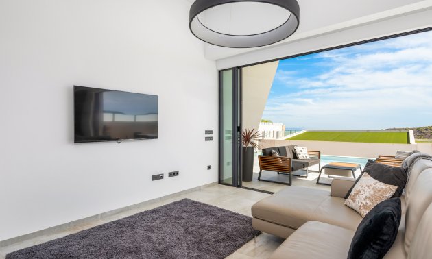 Resale - Villa -
Ciudad Quesada - Pueblo Lucero