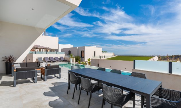 Resale - Villa -
Ciudad Quesada - Pueblo Lucero