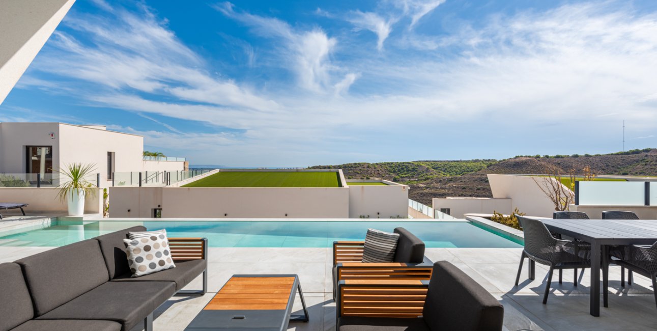 Resale - Villa -
Ciudad Quesada - Pueblo Lucero