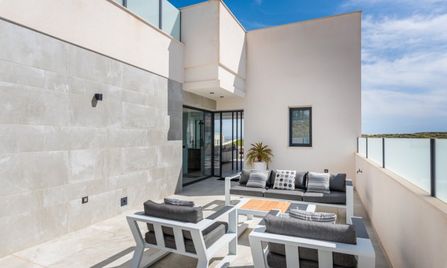 Resale - Villa -
Ciudad Quesada - Pueblo Lucero