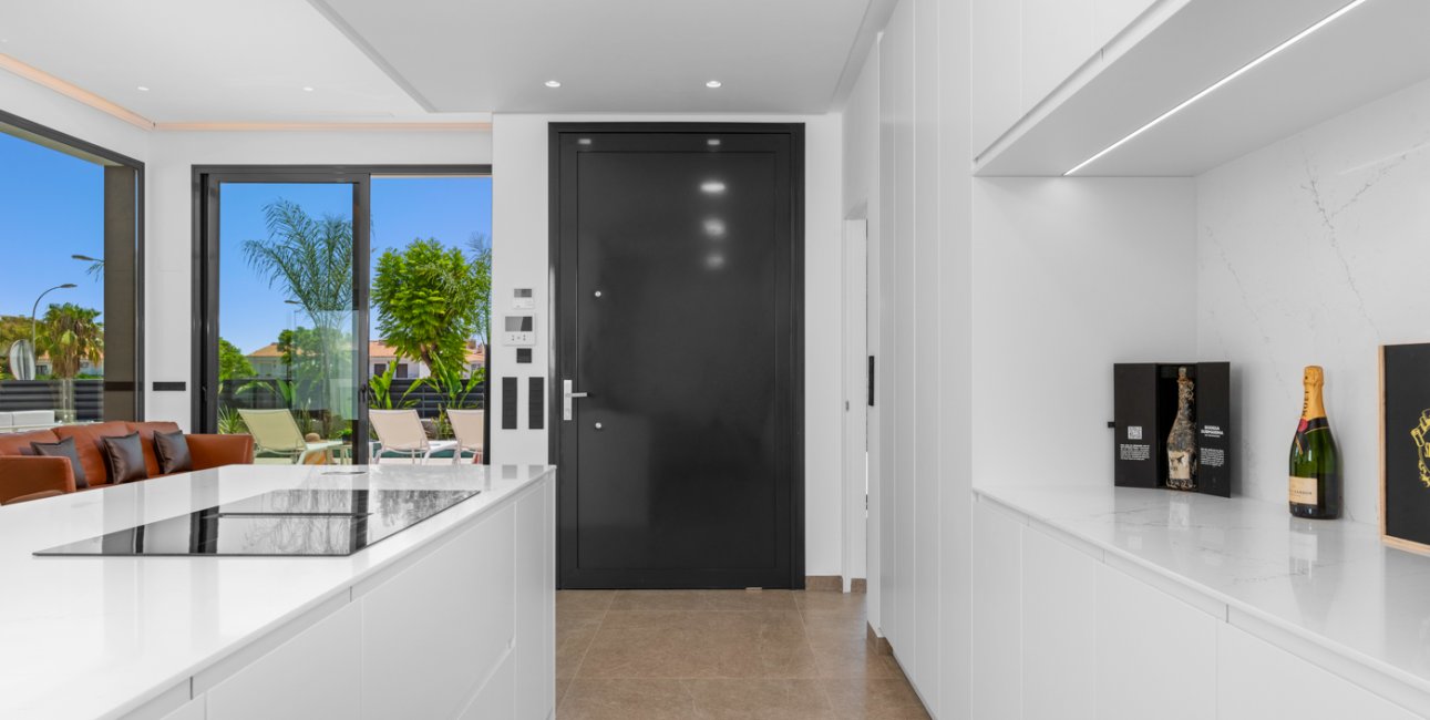 Resale - Villa -
El Campello - El Amerador