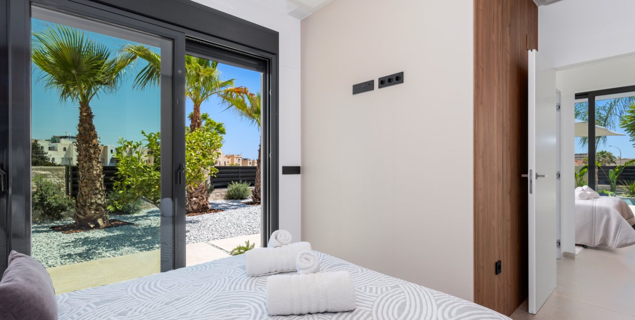 Resale - Villa -
El Campello - El Amerador