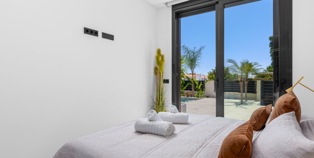 Resale - Villa -
El Campello - El Amerador