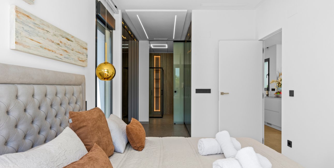 Resale - Villa -
El Campello - El Amerador