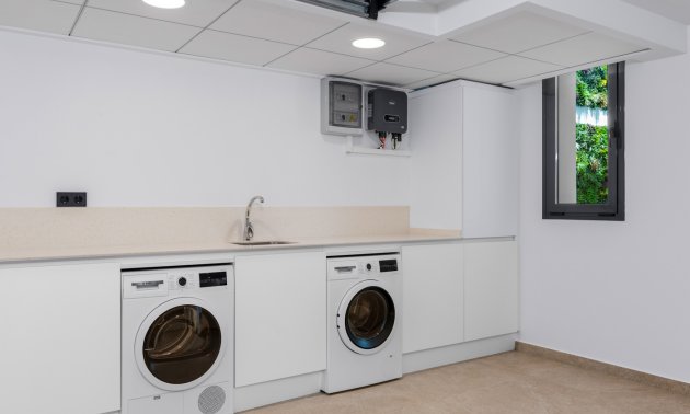 Resale - Villa -
El Campello - El Amerador