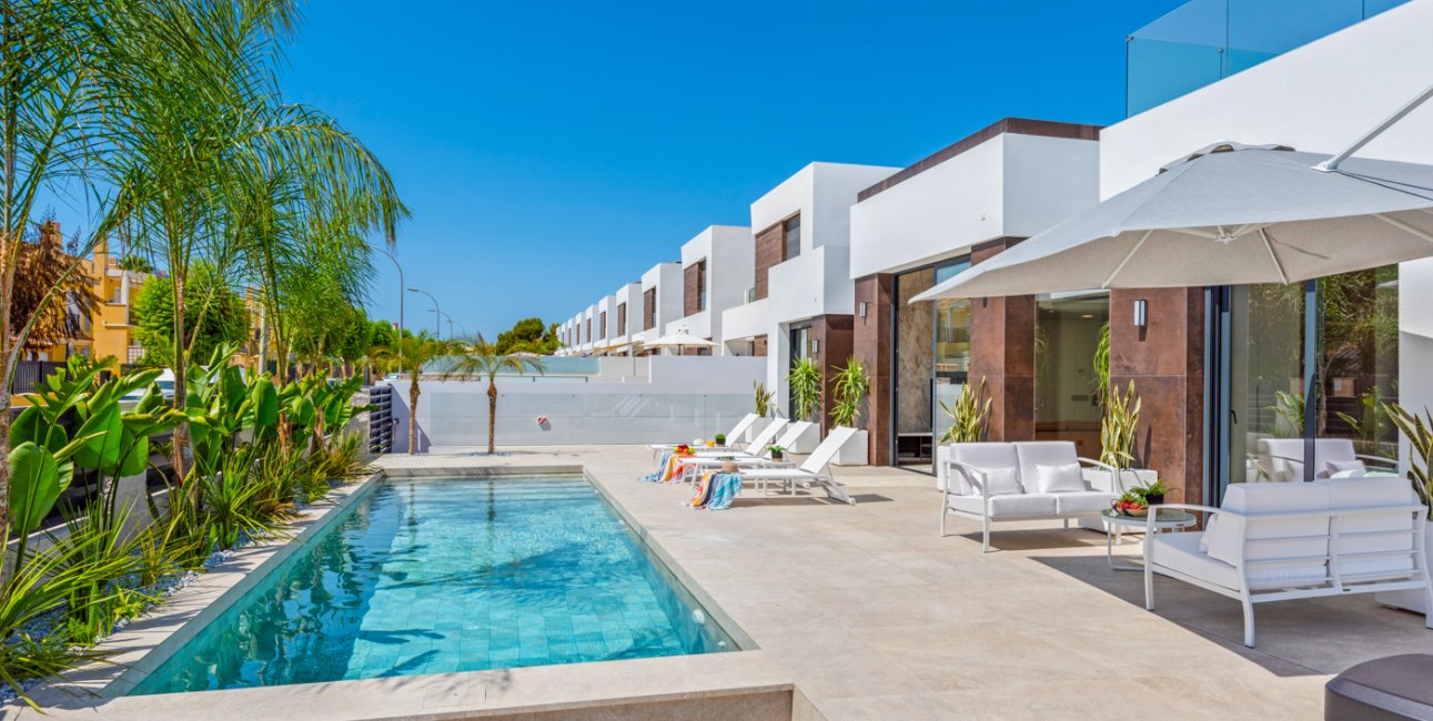 Resale - Villa -
El Campello - El Amerador