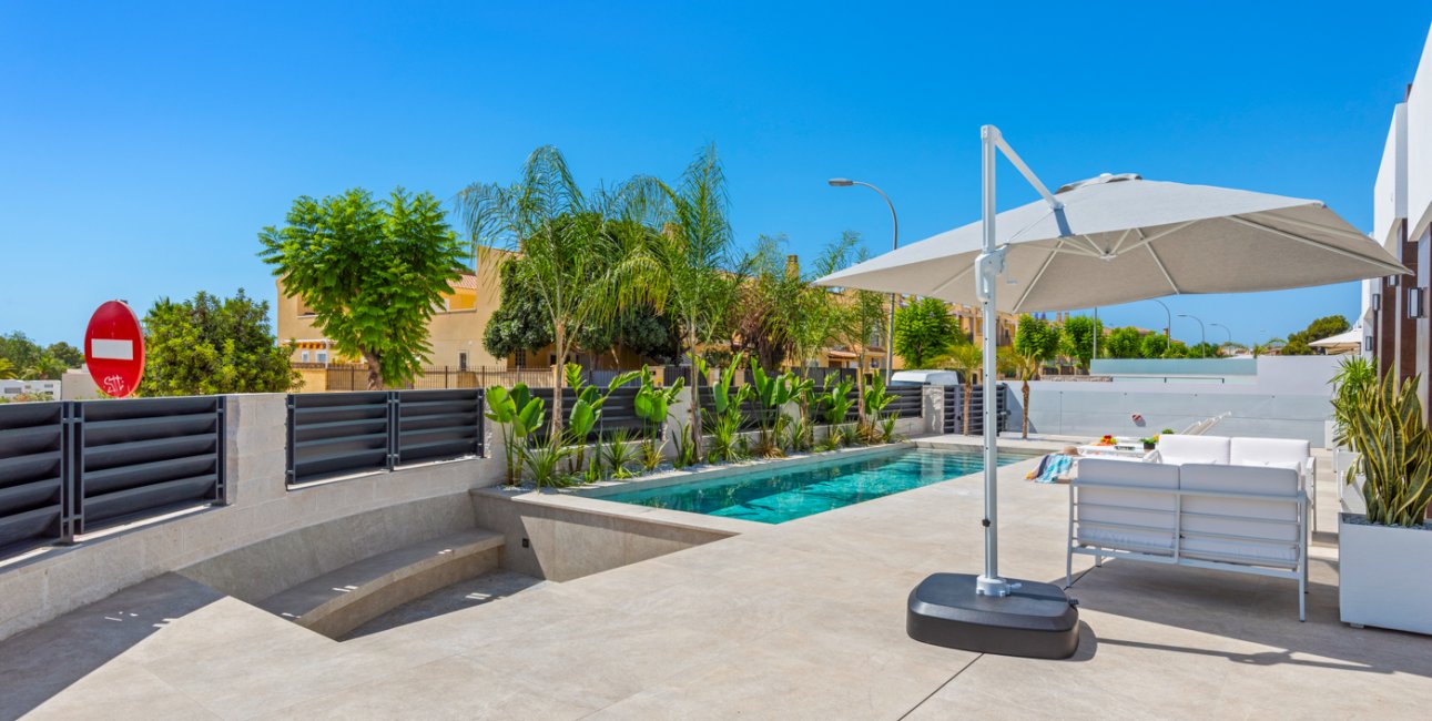 Resale - Villa -
El Campello - El Amerador